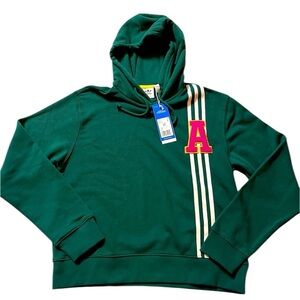 New Adidas Hoodie
NWT. Small